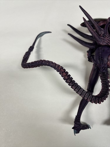 Neca Alien Xenomorph Alien Action Figure - Picture 7 of 7