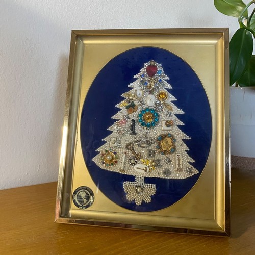 Vintage Beta Sigma Phi Rhinestone Jewelry Christmas Tree Art Framed 1979-80 ΒΣΦ - Picture 4 of 7
