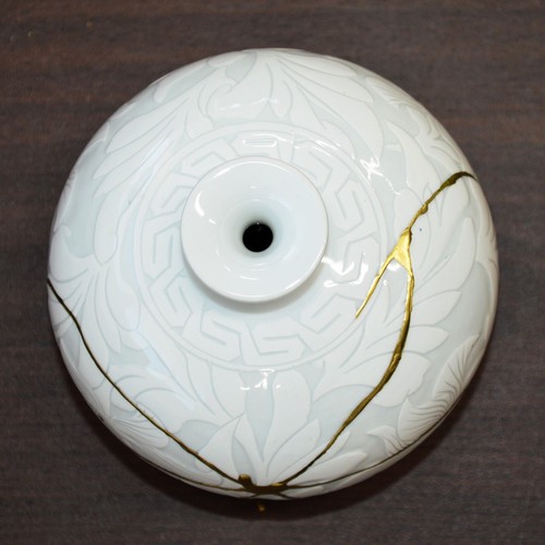 Japan's modern Kintsugi golden Japanese white porcelain flower vase - Picture 3 of 14
