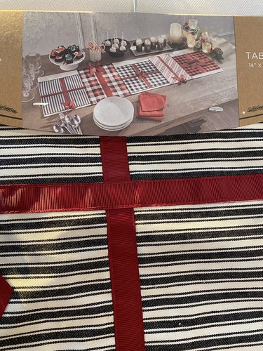 Aspen Christmas Holiday Gifts Table Runner -New WITH TAGS - Picture 5 of 5