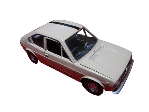 Mitica ALFA ROMEO 145 1.7 16V 1995 RED METALLIC in 1/18