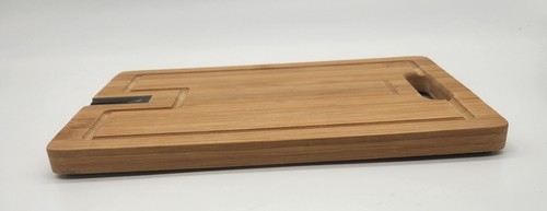 Tabla de cortar antideslizante pequeña de madera premium con afilador adjunto 8,25" x 11" x 0,75" - Imagen 3 de 4