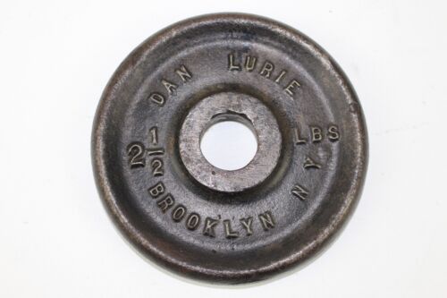 Vintage Dan Lurie Brooklyn Weight Plates 2 1/2 LBS Standard Iron Rare Set of 2 - Imagen 4 de 6