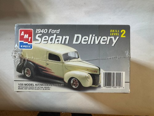 *New Sealed* AMT 1/25 1940 FORD SEDAN DELIVERY 1/25 MODEL KIT # 8215 - Picture 3 of 5