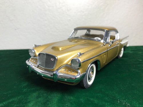 1957 Studebaker 2-Door Sedan Danbury Mint 1:24 Tiara Gold/Arctic White - Picture 4 of 10