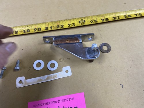 MAGIC CHEF FRIDGE RB171TV Middle Door Hinge - Picture 9 of 12