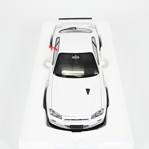 AUTOart Millennium 1/18 Nissan Skyline GT-R R34 V-Spec II White Diecast Car - Picture 5 of 16