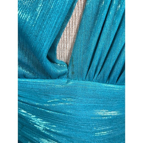 Maxi Vestido Bronx and Banco Afrodita Un Hombro Azul Claro Metálico Talla Grande - Imagen 7 de 10