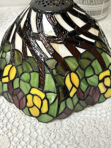 Tiffany Style Table Lamp tulip and flowers - Picture 14 of 17