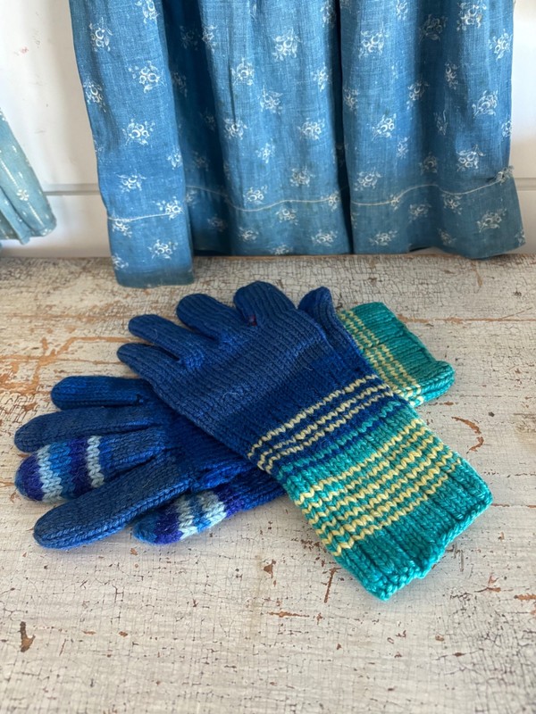 Antique Pennsylvania  Amish Hand Knit Blue Gloves   with Provenance Wonderful
