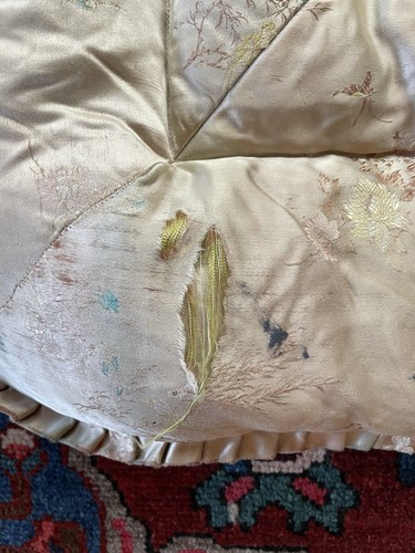 51x64” Vintage Ivory Silk Satin Chinoiserie Floral Puffy Feather Eiderdown Quilt - Picture 5 of 12