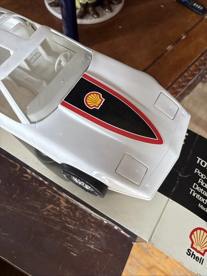 Pre-Owned Vintage 1980s White CHEVY CORVETTE SU2000 SHELL Oil With Box - Image 4 of 4