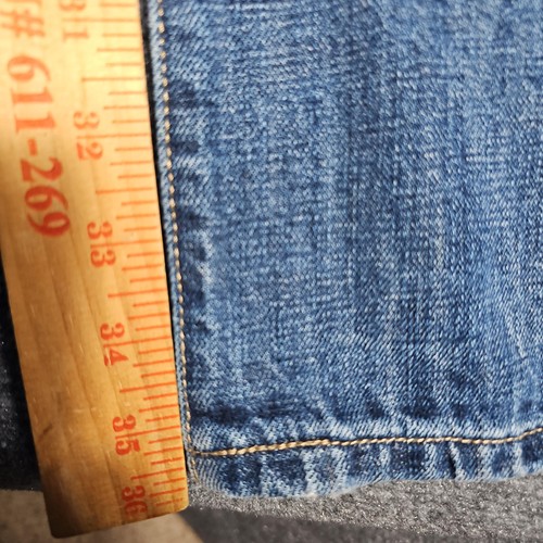 Levis 501 Jeans Herren 38x34 helle Waschung blau Denim gerades Bein Knopfleiste rotes Etikett - Bild 9 von 9