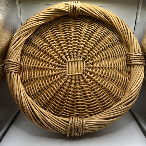 Vintage Round Wicker Tray 15.5", Fruit Tray, Boho Home Decor - Picture 1 of 6