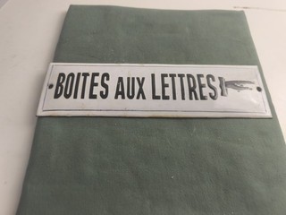 Ancienne petite Plaque émaillée Bombée Boîtes Aux Lettres