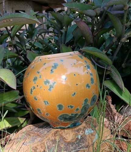 Yellow Vase w/Blue Crystalline Glaze Signed By Pottery Artist - Imagen 4 de 16