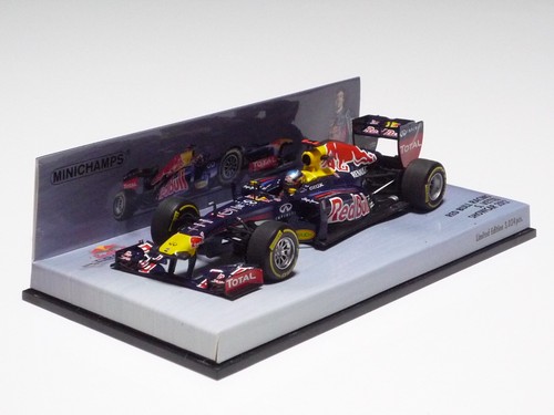 MINICHAMPS 1:43 RED BULL RACING S. VETTEL SHOWCAR 2012 - Picture 2 of 4