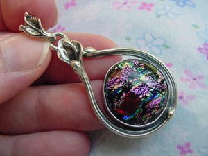 Magenta Rose Gold Dichroic Fused Glass Pendant and Earrings set D022