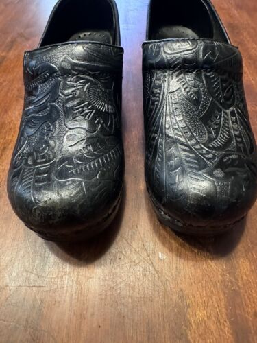 Dansko Tooled Leder Clogs Schuh Floral geprägt Größe 37 / US 6,5-7 schwarz - Bild 3 von 12
