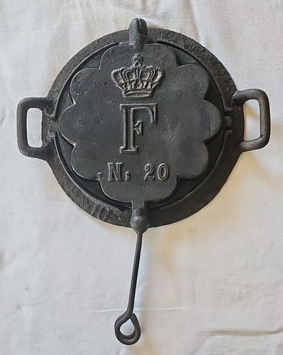 RARE! Denmark Danish King Frederick #20 Cast Iron Waffle Iron - Picture 2 of 9