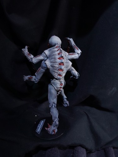 mcfarlane warhammer 40k artist proof Genestealer Ymgarl Pro Painted - Bild 2 von 2