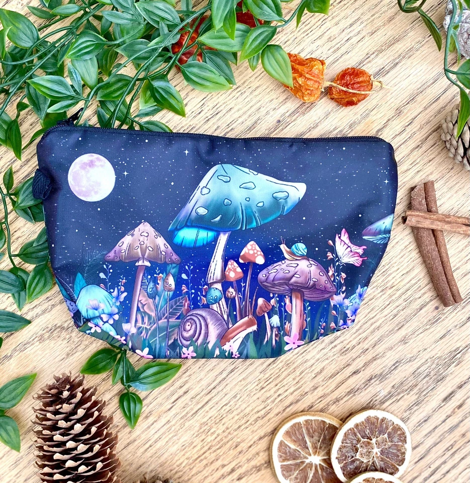 BOLSA CON CREMALLERA MOONLIT HONGOS, MAQUILLAJE, ARTÍCULOS DE TOCADOR, ESTUCHE LÁPIZ, BOLSA DE CRISTAL Foto 2 de 4