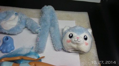 Barbie Cutie Reveal Snowflake Sparkle Modepuppe Husky Plüsch Kostüm - Bild 3 von 5