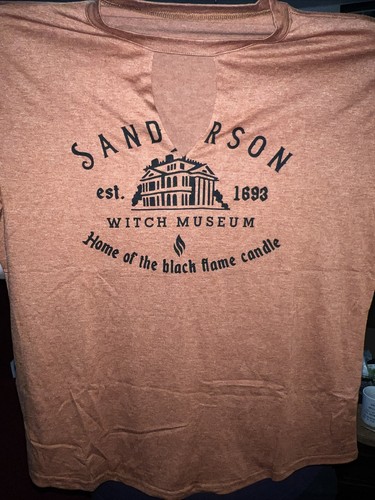 NWOT Sanderson Witch Museum T-Shirt Hocus Pocus - Bild 1 von 4