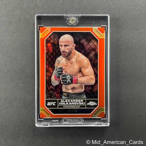 2024 Topps Chrome UFC #7 Alexander Volkanovski Orange Réfracteur Prizm /25