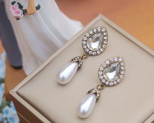 Orecchini a Perno Dorato Antico Pendente Strass Goccia Perla Bianco YW8 - Foto 4 di 10