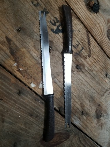 2 x Vtg Quikut Carve & Serve Knife Surgical Stainless Serrated Brown Made in USA