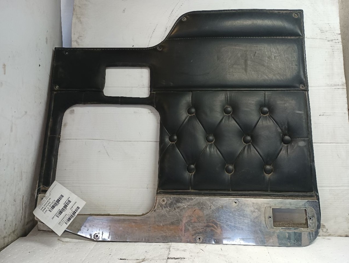 K161-3953-0410R Kenworth T800 Right Passenger Front Door Trim