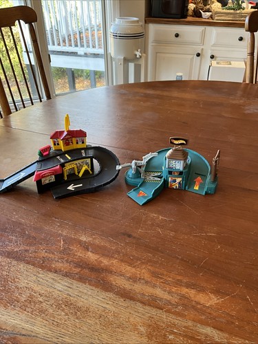 Mattel Hot Wheels McDonald’s Drive Thru Play Set 2001 y Speed Shop - Imagen 1 de 7