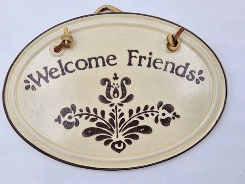 Pfaltzgraff Village Welcome Friends Oval Plaque Sign Stoneware Hanging 1976 USA - Picture 2 of 4
