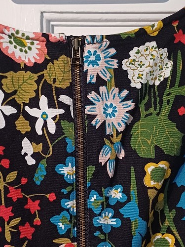 Vestido Boden Carina Negro Floral Manga Corta Cordón Cambio Talla UK 18 Largo - Imagen 4 de 8