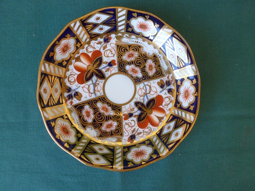 Four Vintage Aynsley Traditional Imari Cups and Saucers with Dessert Plates - Picture 6 of 13