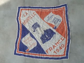 FOULARD LA NOUVELLE FRANCE VICHY PETAIN 67 X 67 cm TTBE