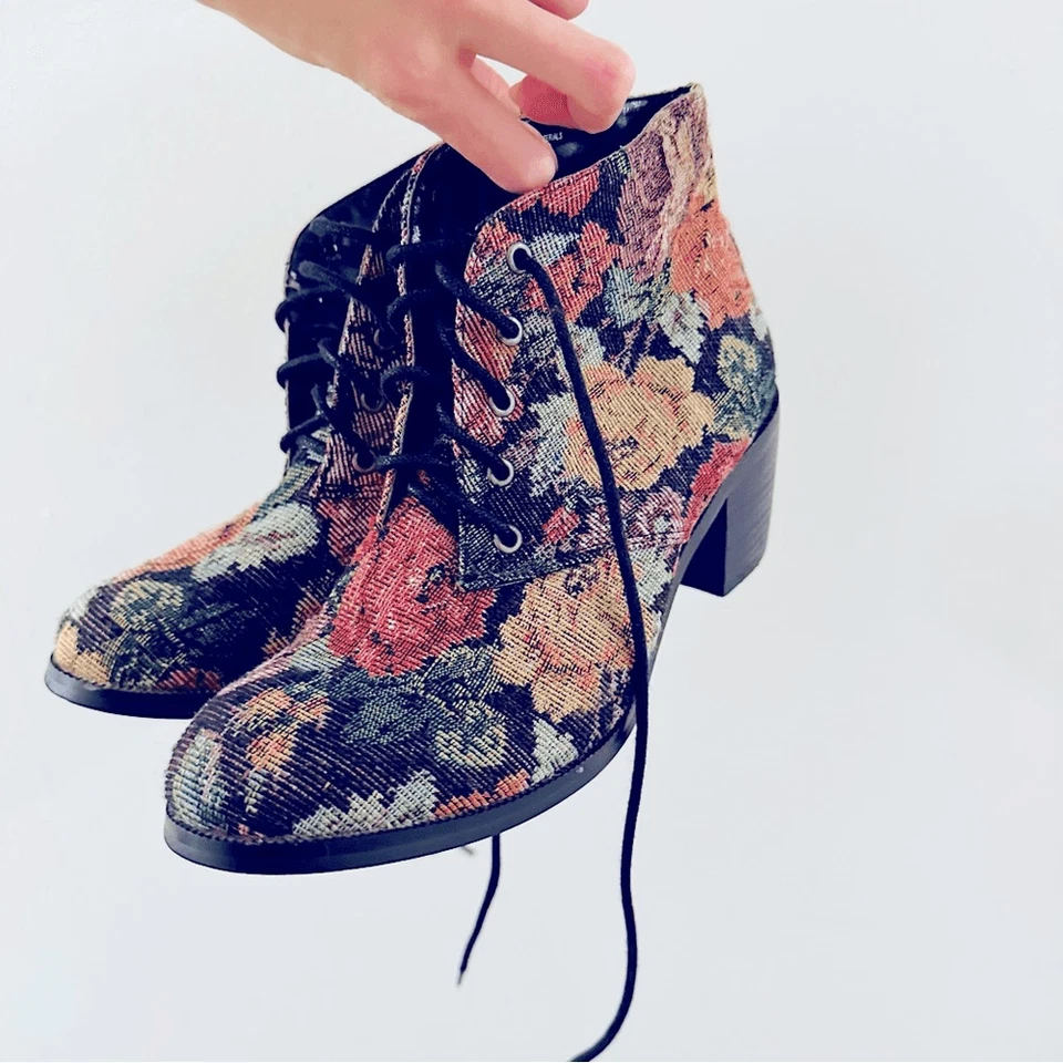 Botas con cordones DIBA London tapiz floral talla 7,5 tacón estilo victoriano Foto 4 de 4