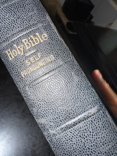 Vintage Holy Bible – Self-Pronouncing King James Version – Red Edges - Picture 2 of 8