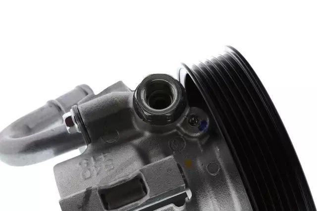 Genuine GM Power Steering Pump 95241308 - Image 2 of 4