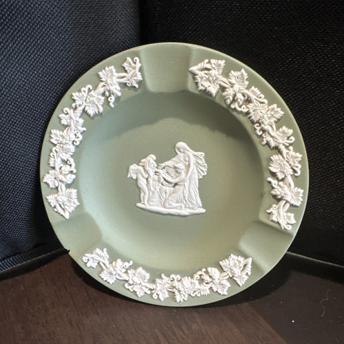 Set Of 2 Wedgwood Jasper Sage Green Ashtrays In Varying Sizes - Picture 3 of 10