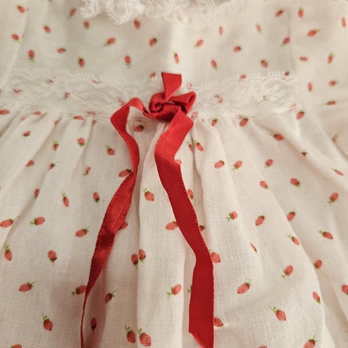 Handgefertigtes Puppennachthemd kleine rote Rosenknospen passt Kohl Patch Kinder - Bild 3 von 10