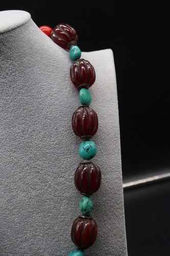 Vtg Cuentas texturizadas rojas de vidrio de longitud matinal y acentos de piedra verde S Cierre de gancho - Imagen 20 de 20