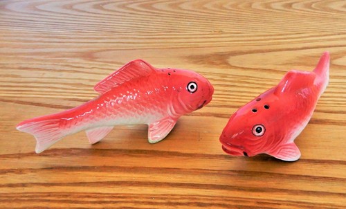 Koi Fish Ceramic Salt and Pepper Shaker Made In Japan Salmon Colored - Imagen 4 de 9