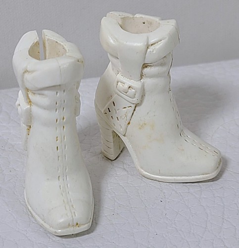 Barbie Fashion Doll White Plastic Slouchy Ankle Boots Chunky Heel And Buckles - Picture 1 of 8