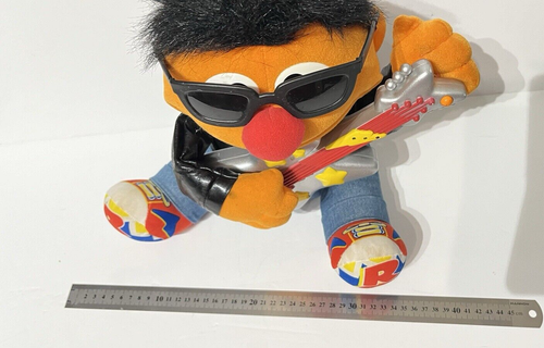 Peluche Sesame Street Ernie Singing Vintage 1998 Tyco Rock N' Roll Ernie - Foto 21 di 24
