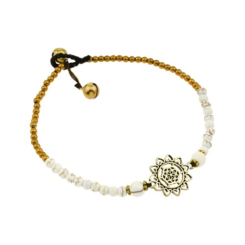 Precioso Tobillera Corazón Mandala Blanco Howlita y Cuentas de Latón Jingle Bell - Imagen 2 de 4