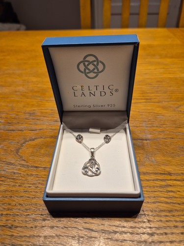 Celtic Lands Sterling Silver necklace & earrings set 17" Chain