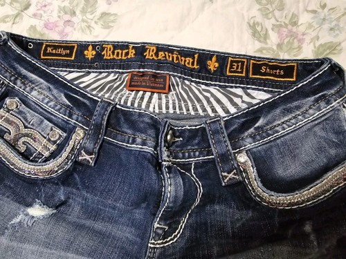 ❤️NeW❤️ ROCK REVIVAL KAITLYN EMBELLISHED STRETCH SHORTS 31 - Picture 11 of 17