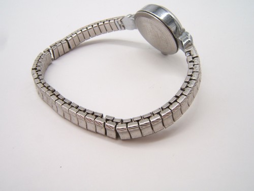 TIMEX QUARTZ WRIST WATCH WOMEN’S SMALL FANCY LUGS WORKING NEW BATTERY - Picture 6 of 8